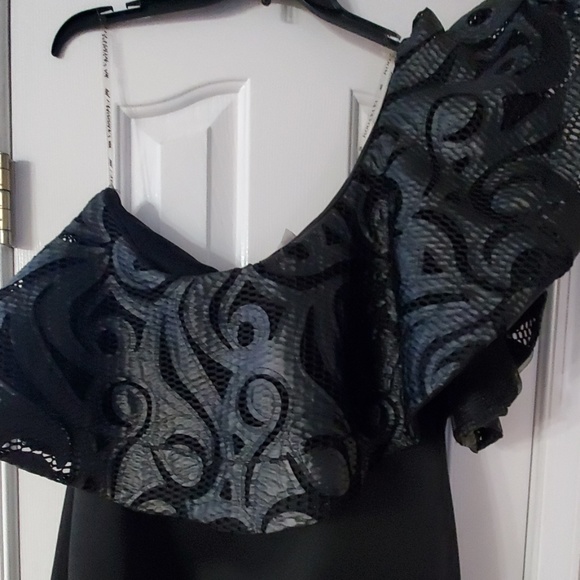 Sexy One Shoulder Gown - Picture 3 of 5